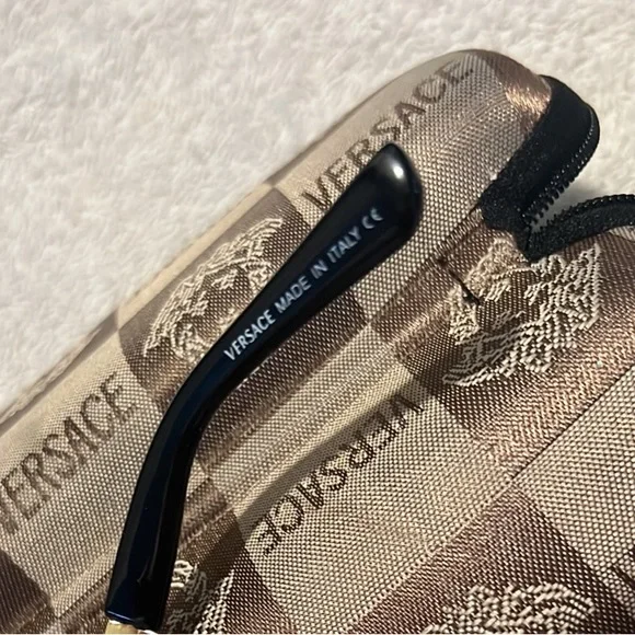 Gold - Picture 5 of 6